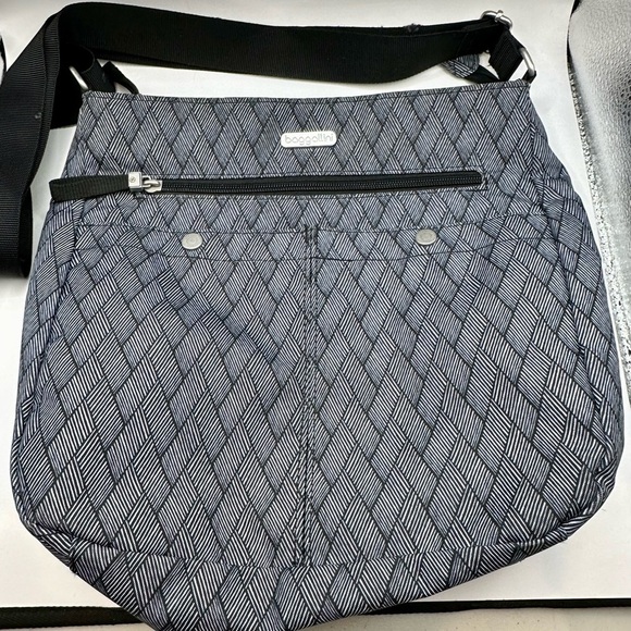 SOLD - BAGGALLINI Crossbody Travel Bag Black Grey Geometric - Picture 1 of 8